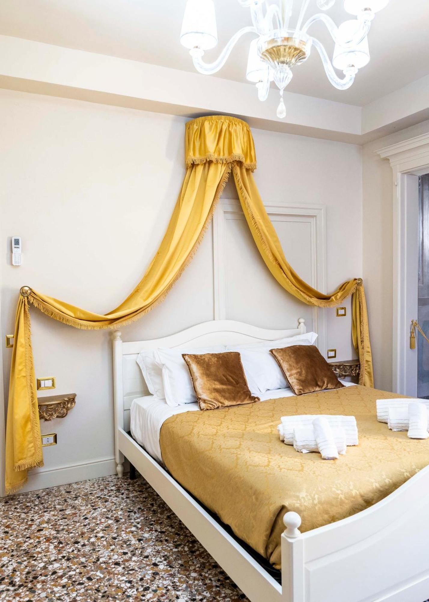Palazzo Titti Rialto Suites ヴェネツィア エクステリア 写真