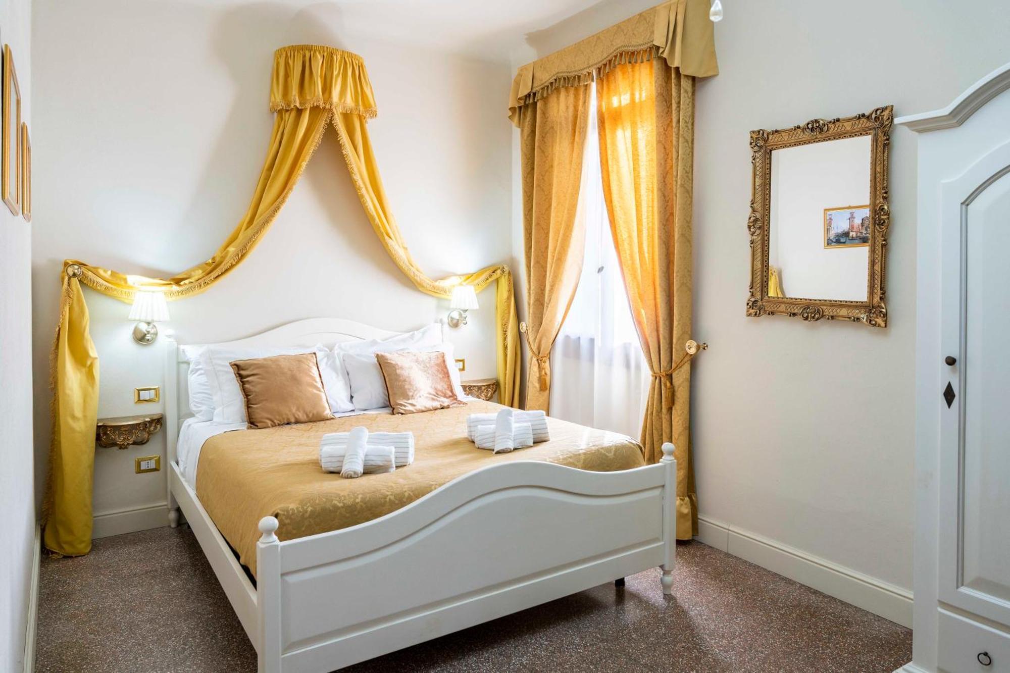 Palazzo Titti Rialto Suites ヴェネツィア エクステリア 写真